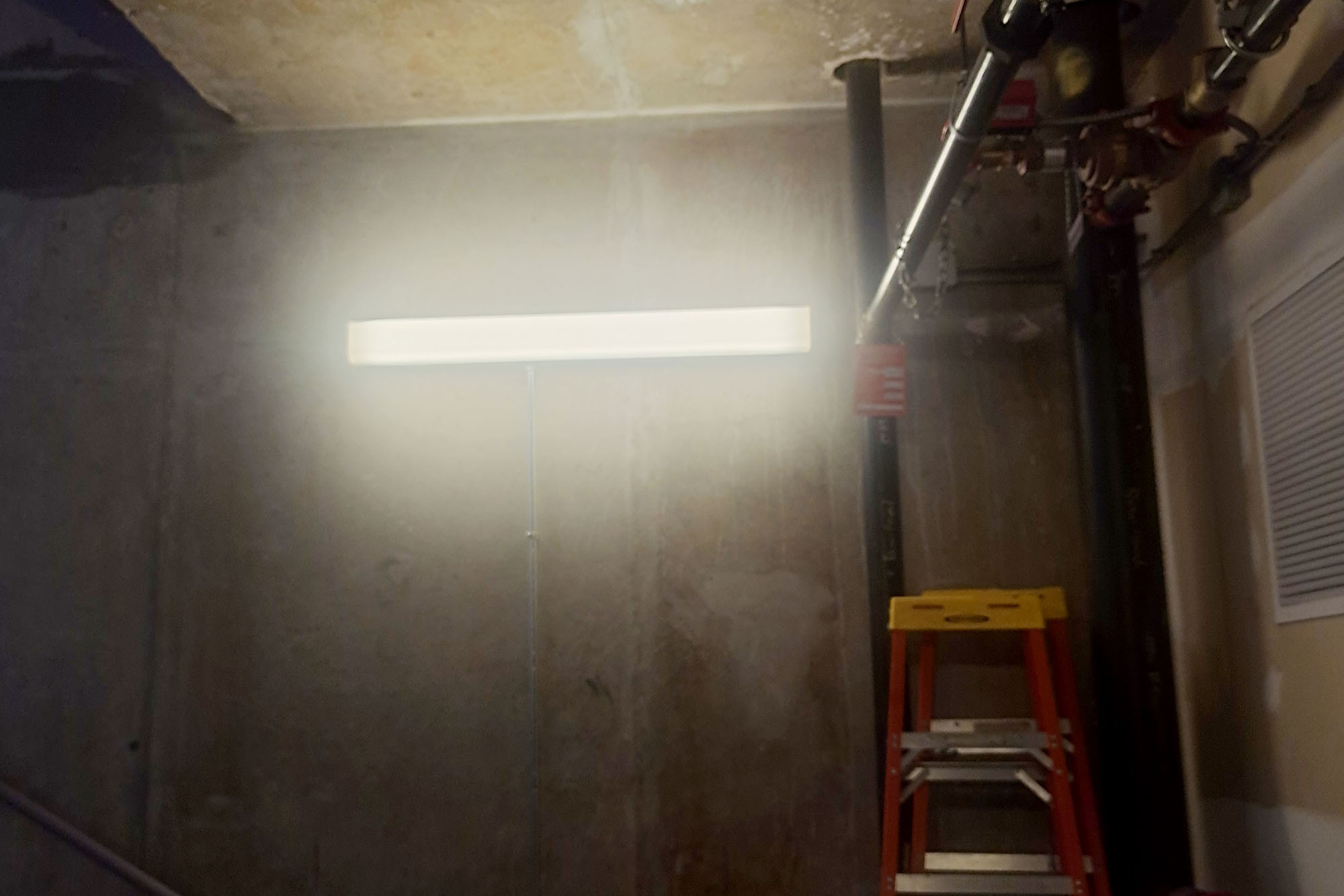 ultimo caso aziendale circa Applicazioni delle luci del pozzo delle scale del LED
